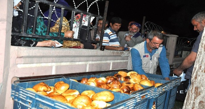 Akçakale’de mültecilere Ramazan’da ücretsiz ekmek dağıtılacak