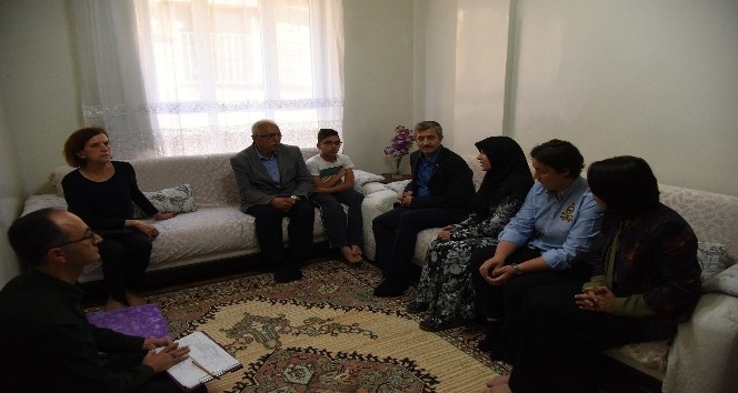 Başkan Tahmazoğlu, aileleri ziyaret etti