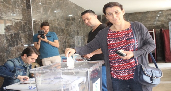 Vatandaşlar pazar yeri için halk oylamasına gitti