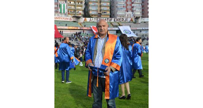 Azmiyle 56 yaşında üniversite bitirdi