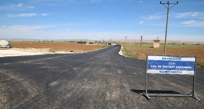 Büyükşehir’den kırsal mahalle yollarına sıcak asfalt
