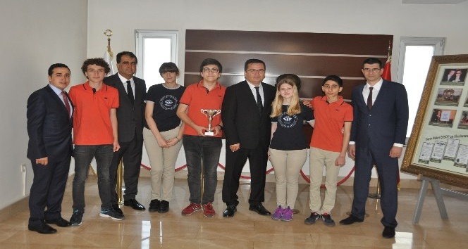 Gaziantep Kolej Vakfı münazarada Türkiye Şampiyonu