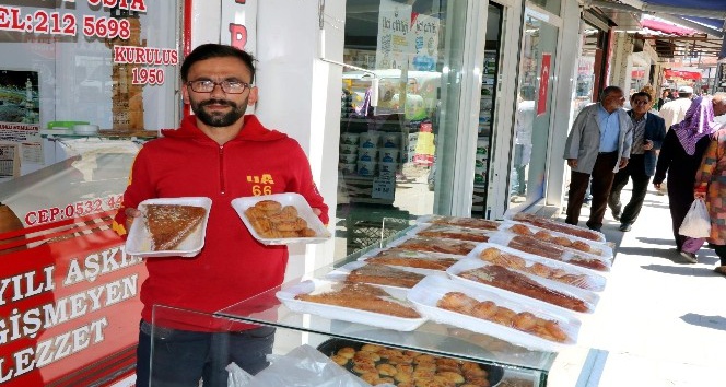 Yozgat’ta Ramazan tatlıları sokakta satılıyor
