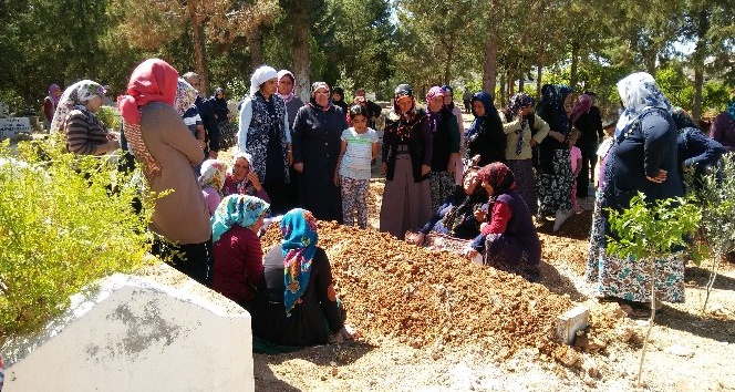 Gaziantep’te cinnet kurbanı anne ve 2 kızı yan yana defnedildi