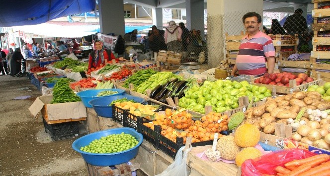 Devrek’te pazar ve marketlerde Ramazan hareketliliği