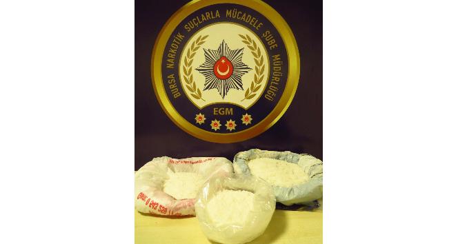 Satışa hazır bir buçuk kilo metamfetamini Bursa’ya sokamadan yakalandılar
