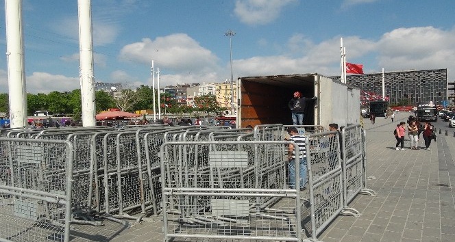 Gezi Parkının çevresi bariyerlerle çevrildi