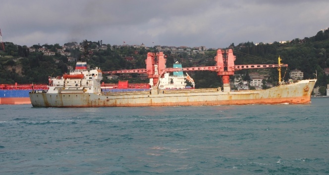 Rus askeri kargo gemisi İstanbul Boğazı’ndan geçti