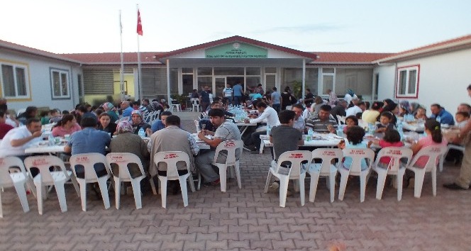 Engelliler ve aileleri iftar sofrasında buluştu