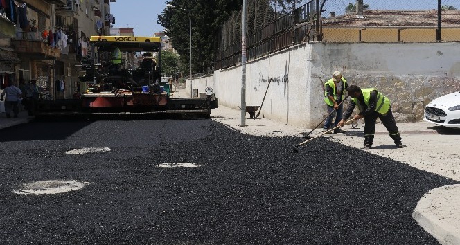 Akdeniz’de asfalt çalışmaları aralıksız sürüyor