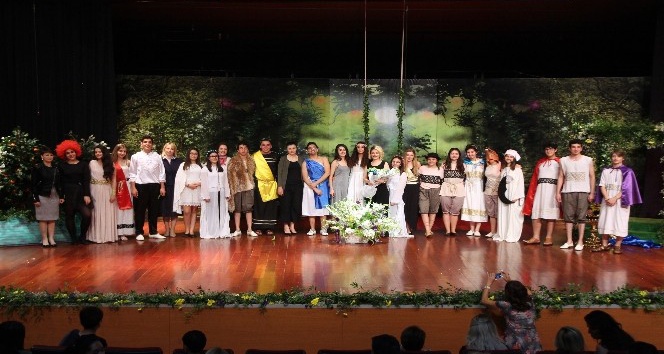 Özel SANKO Okulları öğrencilerinden İngilizce müzikhal