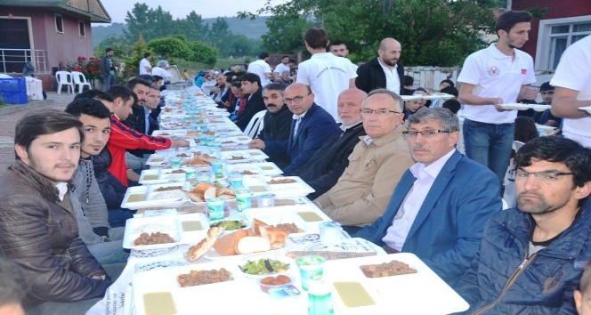 Altınova’da Mahalle iftarları başladı