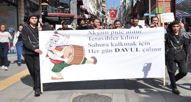 Giresun’da Ramazan davulcularının korsan davulcu eylemi