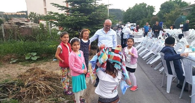 “Toplu iftarlar çocuklarımızı eğitiyor”