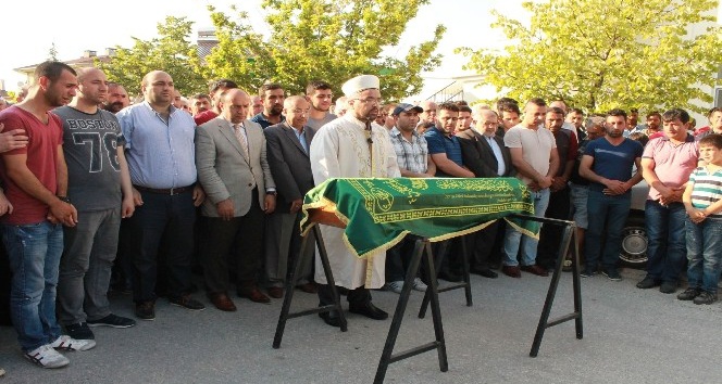 Vahşice öldürülen minik Eylül gözyaşlarıyla son yolculuğuna uğurlandı