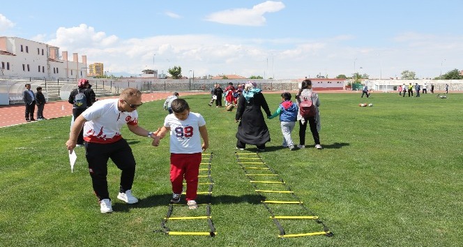 Karaman’da otizmli çocuklar spor yaptı