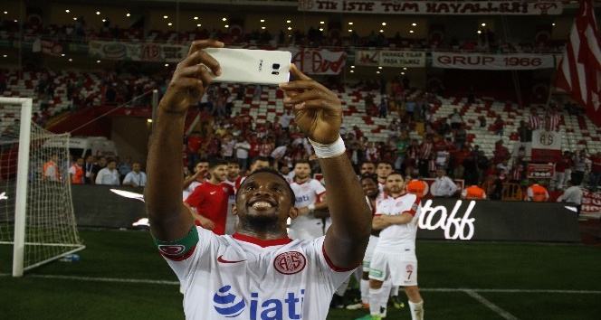 Eto’o, Antalyaspor’u sırtladı