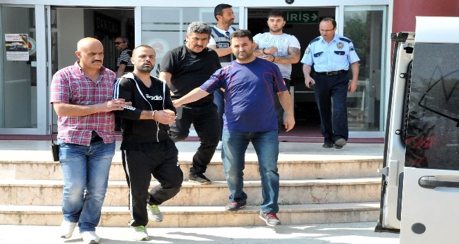 Cezaevinden firar edip araba çaldılar