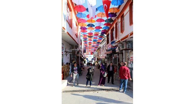 Süsler Sokak şemsiye ile kaplandı
