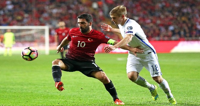 Arda Turan gazeteciye saldırdı