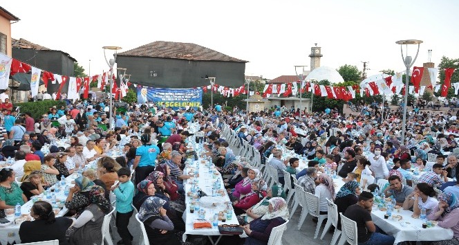 Tarsus’ta 10 günde 60 bin kişiye iftar, 20 bin kişiye sahur
