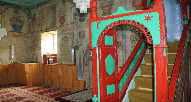 500 yıllık tarihin izlerini taşıyan cami