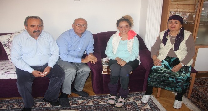 CHP’li Çakırözer, Friedreich Ataksisi hastası Gülçin Karausta için Sağlık Bakanlığı’na çağrıda bulundu