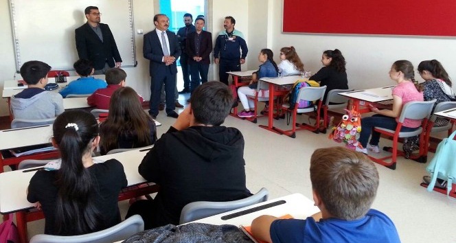 Vali Yurtnaç, Çözüm Koleji öğrencileriyle bir araya geldi