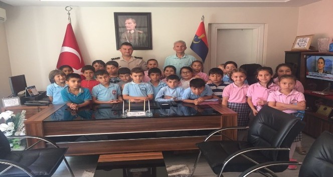 Miniklerden jandarmaya taziye