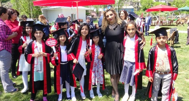 Öğrenciler mezuniyetlerini Masal Park’ta kutladı