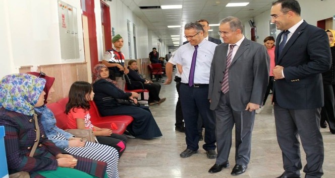 Vali Tapsız: “Hastanelerimizde hizmet kalitesi her geçen gün yükseliyor”