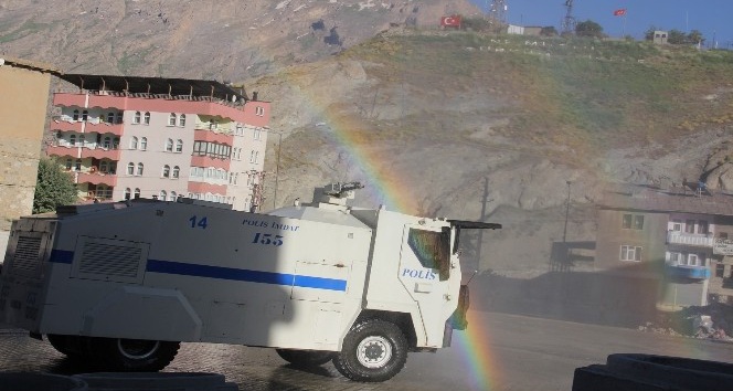 TOMA’lar bu kez cadde yıkadı