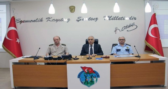 Vali Hasan Karahan muhtarlarla buluştu