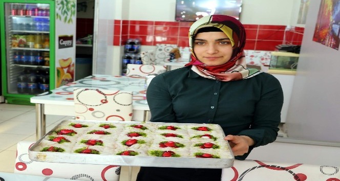 Yozgat’ta güllaç tatlısı sadece Ramazan ayında sofraları süslüyor