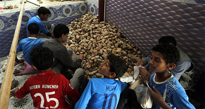 Savaş ve kolera ile mücadele eden Yemen&#039;de Ramazan