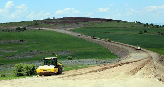 Yozgat’ta köy yolları asfaltla buluşuyor