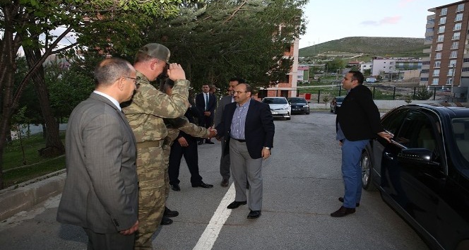 Vali İsmail Ustaoğlu, İl Jandarma Komutanlığı’nda iftara katıldı