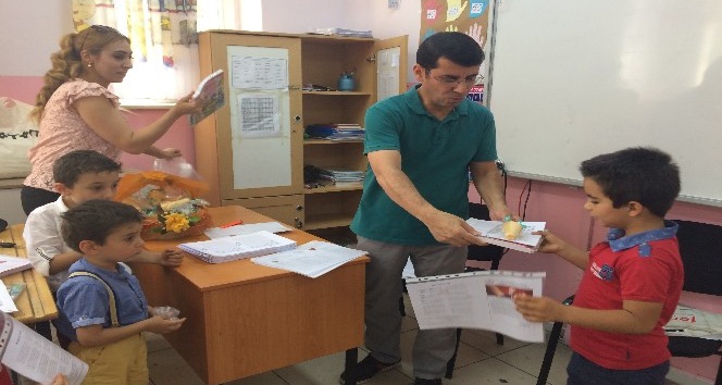 Dondurma hediyeli karne dağıtım töreni