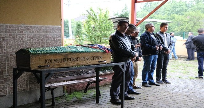 Gondol salıncaktan düşerek ölen küçük kız son yolculuğuna uğurlandı