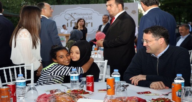 Kırıkkale Belediyesinden yetimlere iftar