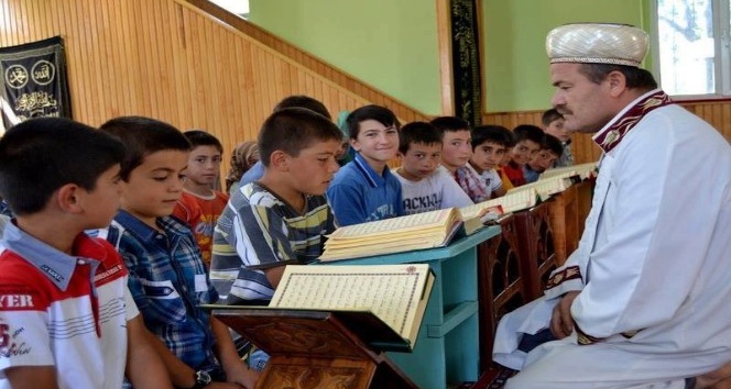 Yazıhüyük Kasabasında yaz Kuran kursları 500 öğrenci ile başladı