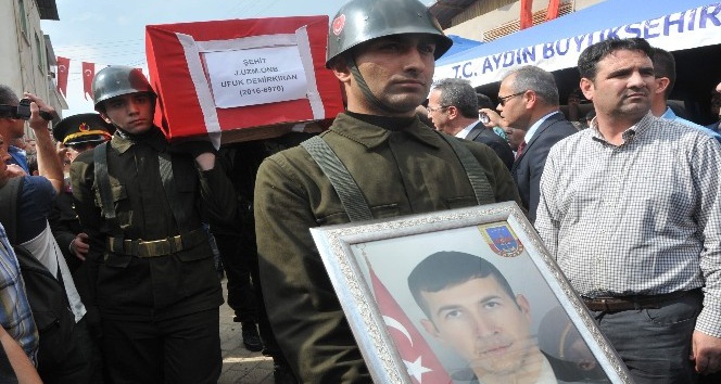 Aydınlı şehit uzman onbaşı son yolculuğuna uğurlandı
