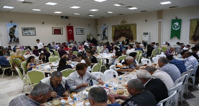 Kırklareli Belediyesinin mahalle iftarları sürüyor