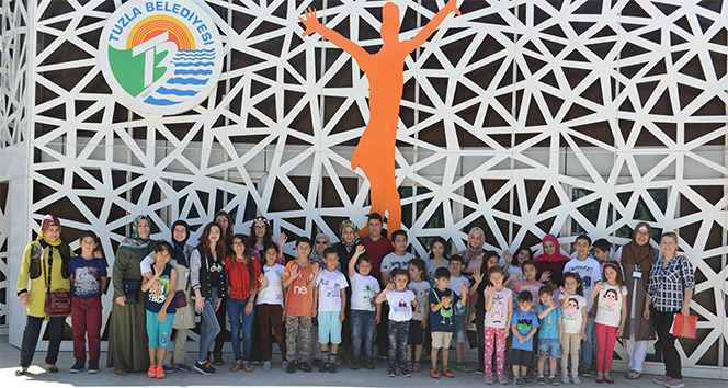 En eğlenceli karne hediyesi Tuzla Belediyesi Gönül Elleri Çarşısı’ndan geldi