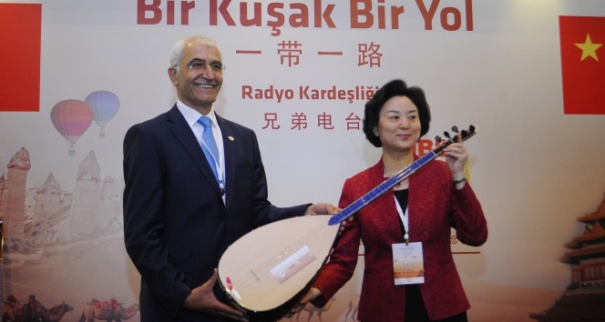 Bağlama ile dutar, türkü ile nakşa, radyo kardeşliğinde buluştu