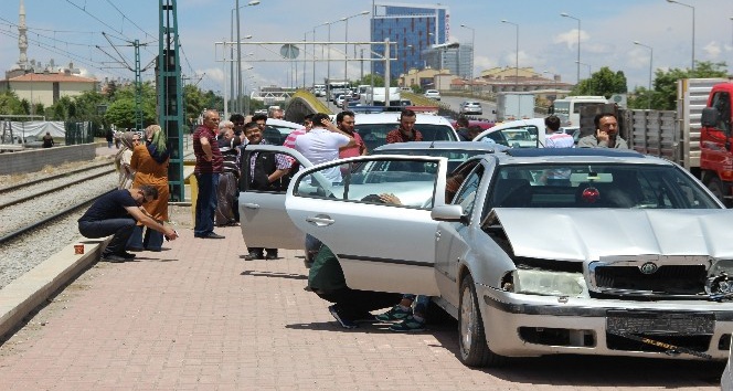Konya’da zincirleme kaza: 13 araç birbirine girdi
