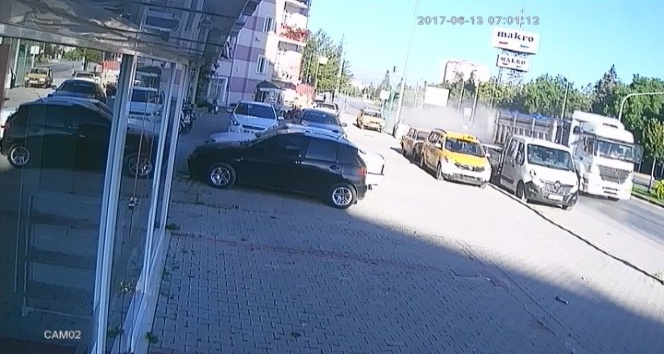 Karaman’da çekici otomobile çarptı: 1 yaralı