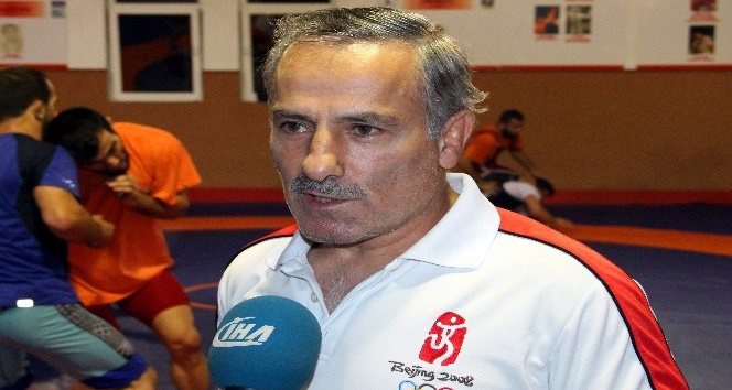 (Özel haber) Remzi Öztürk: "Ay-yıldız bütün zorlukların üstesinden geliyor"
