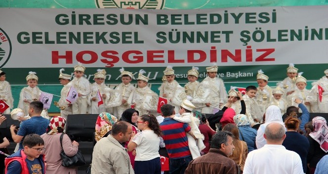 Giresun Belediyesi tarafından geleneksel hale getirilen sünnet şöleninde 41 çocuk sünnet oldu