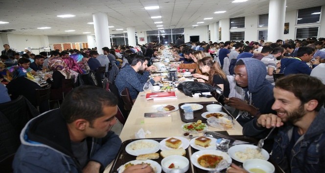 Bayburt Üniversitesi’nden yerli ve yabancı uyruklu öğrencilere iftar